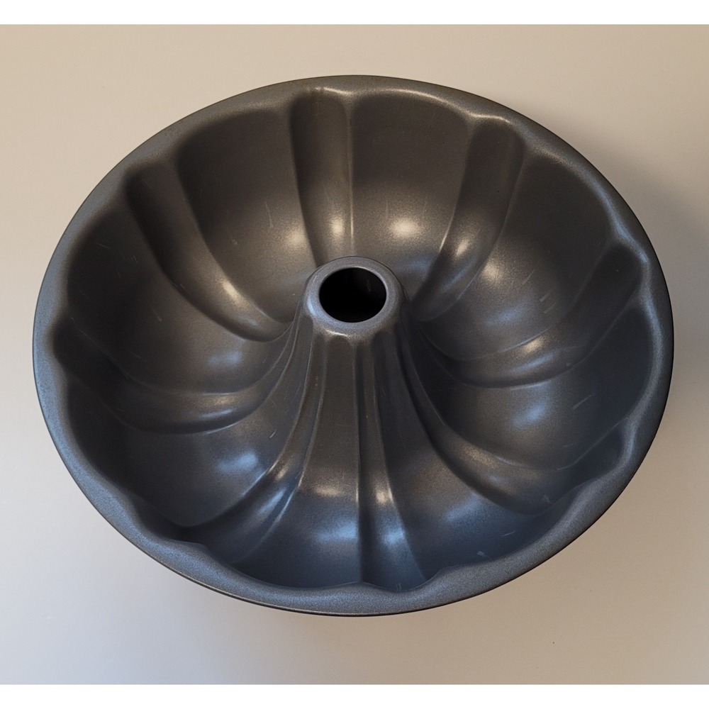9.5" Nonstick Bundt Cake Pan Fluted Tube Pan 4" Deep Bakeware Grey